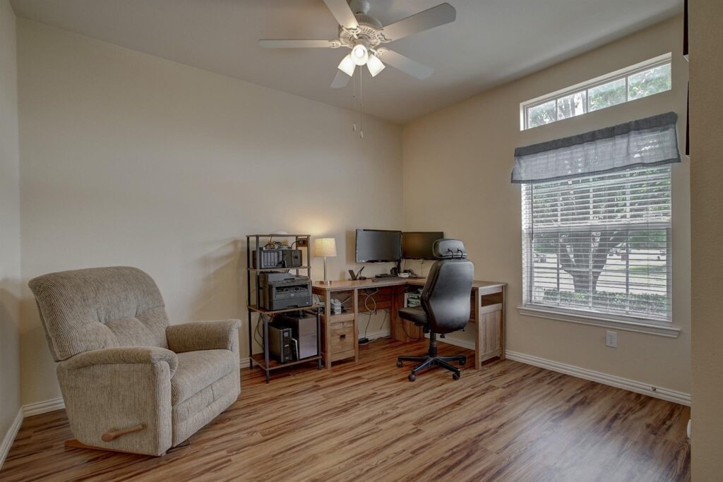 Bedroom/Office
