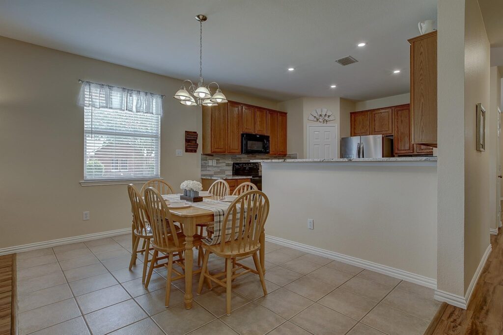 Kitchen Dining Area