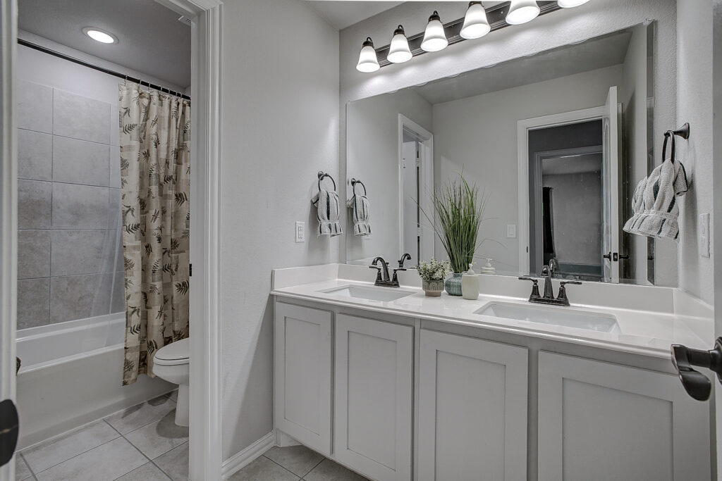 28Third bath24